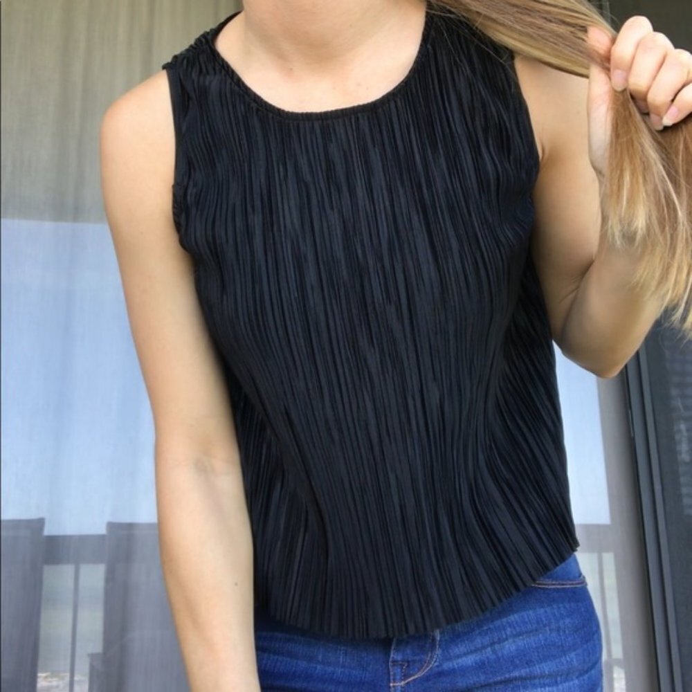 Everleigh Black Crinkle Pleated Crop Top Tank Women's Size X-Large - Picture 2 of 15